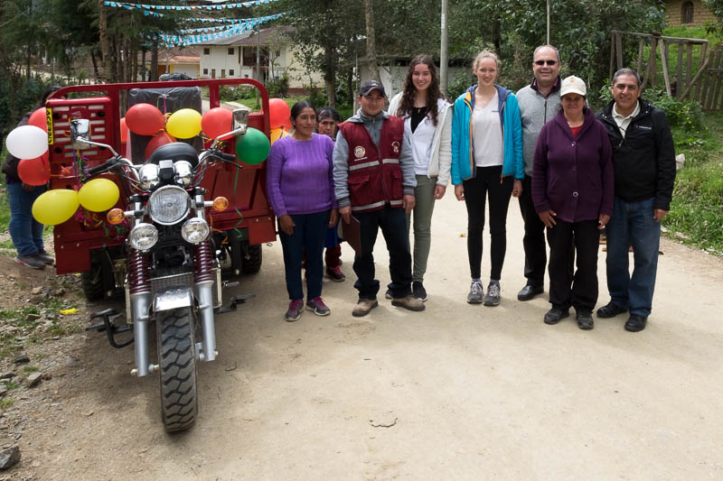 Feierliche Übergabe des Lastenmotorrads